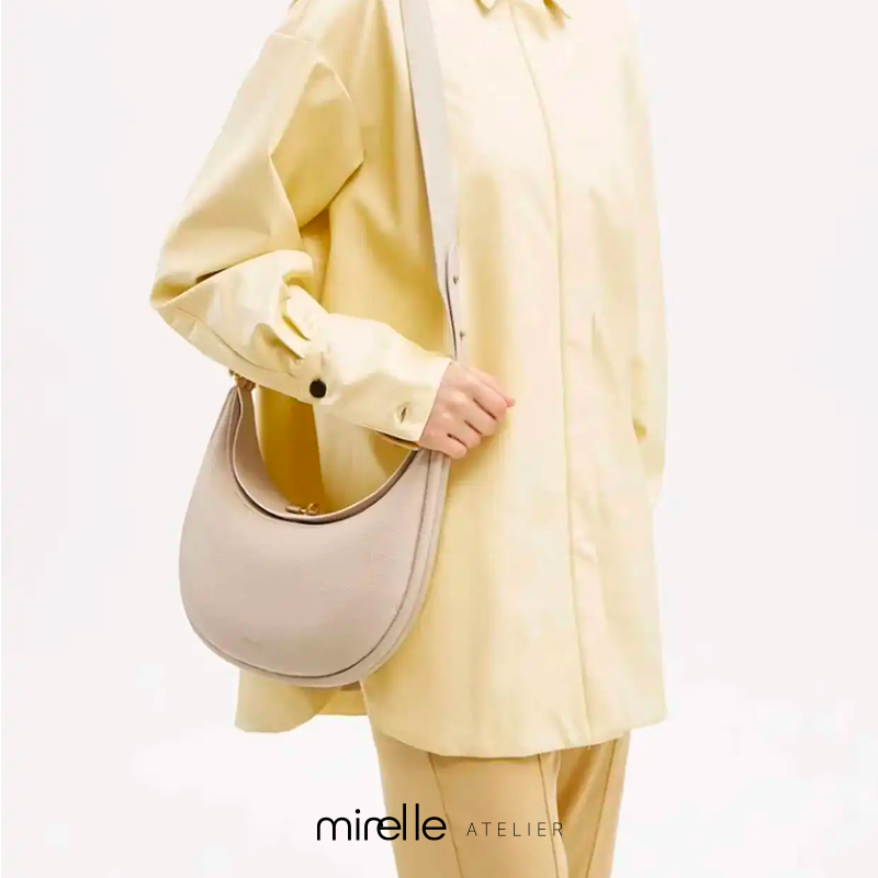 Élise – Underarm Travel Leather Bag